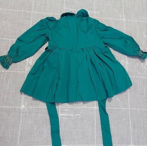Vintage green dress. Handmade size 4? - Picture 2 of 3